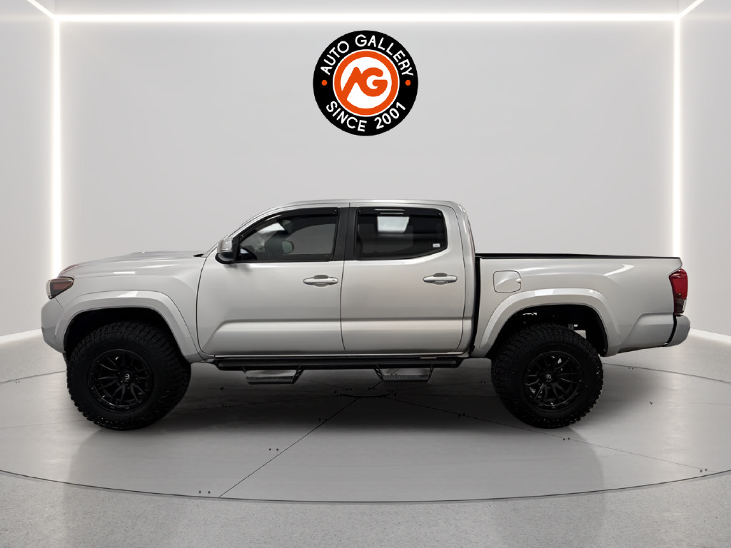 Used 2019 Toyota Tacoma TRD Sport w/ Technology Package AWD/4WD image 4