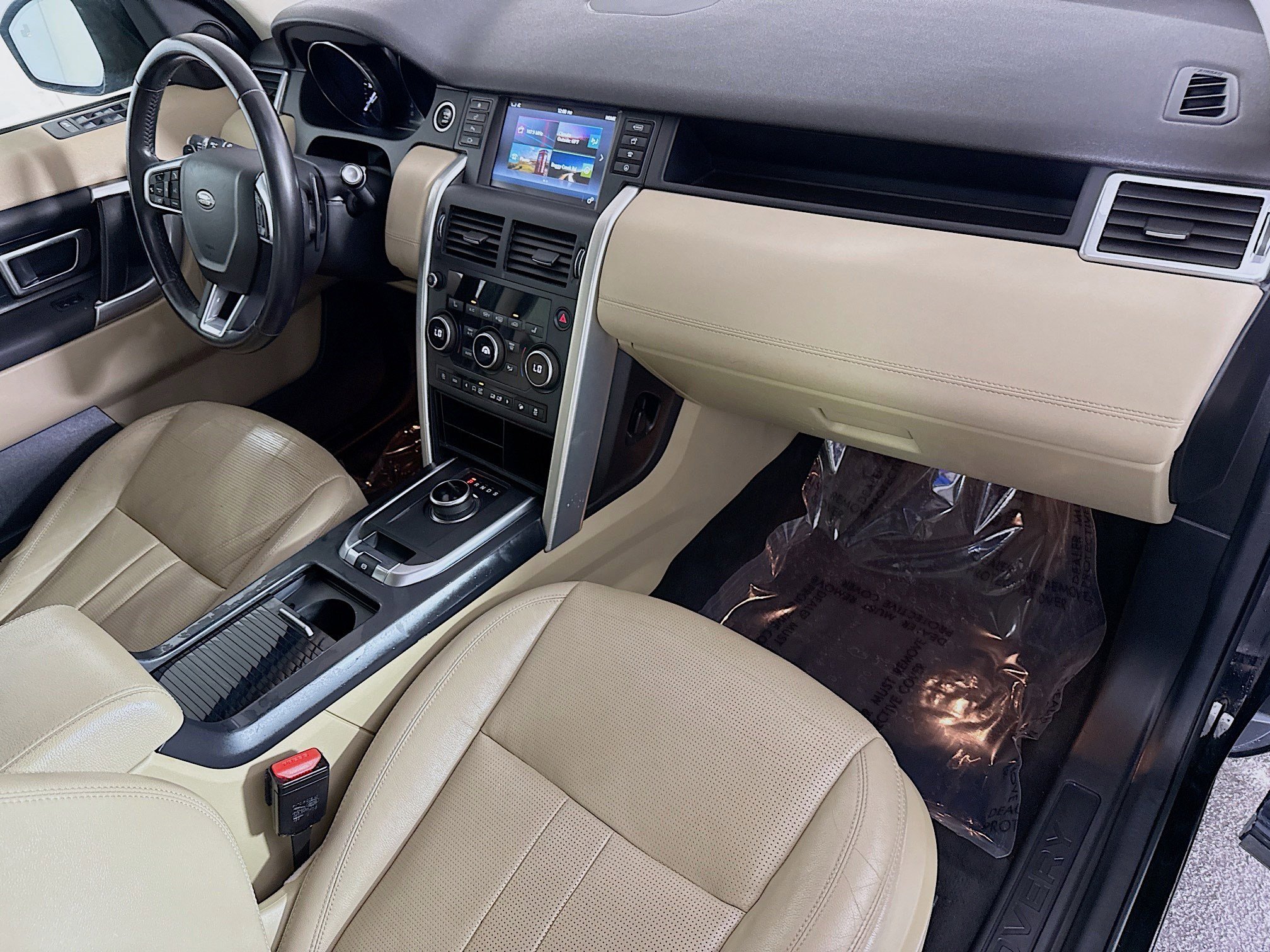 Used 2018 Land Rover Discovery Sport HSE image 30