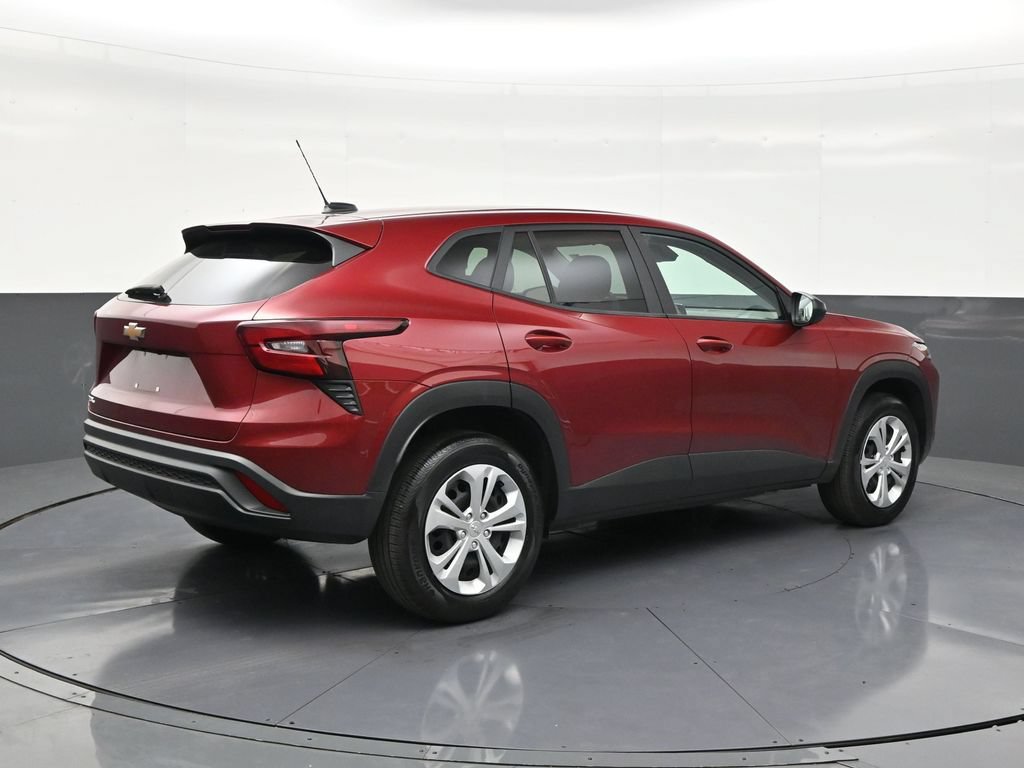 Used 2025 Chevrolet Trax LS FWD image 5