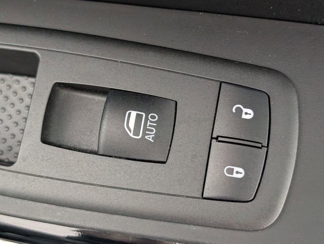 Used 2020 Jeep Cherokee Latitude Plus image 32