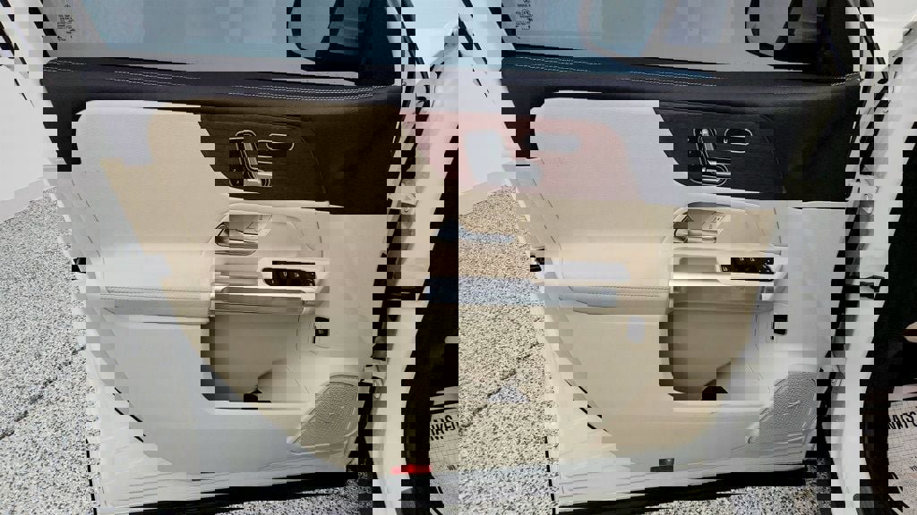 Used 2023 Mercedes-Benz EQB 250+ w/ Exclusive Package image 10