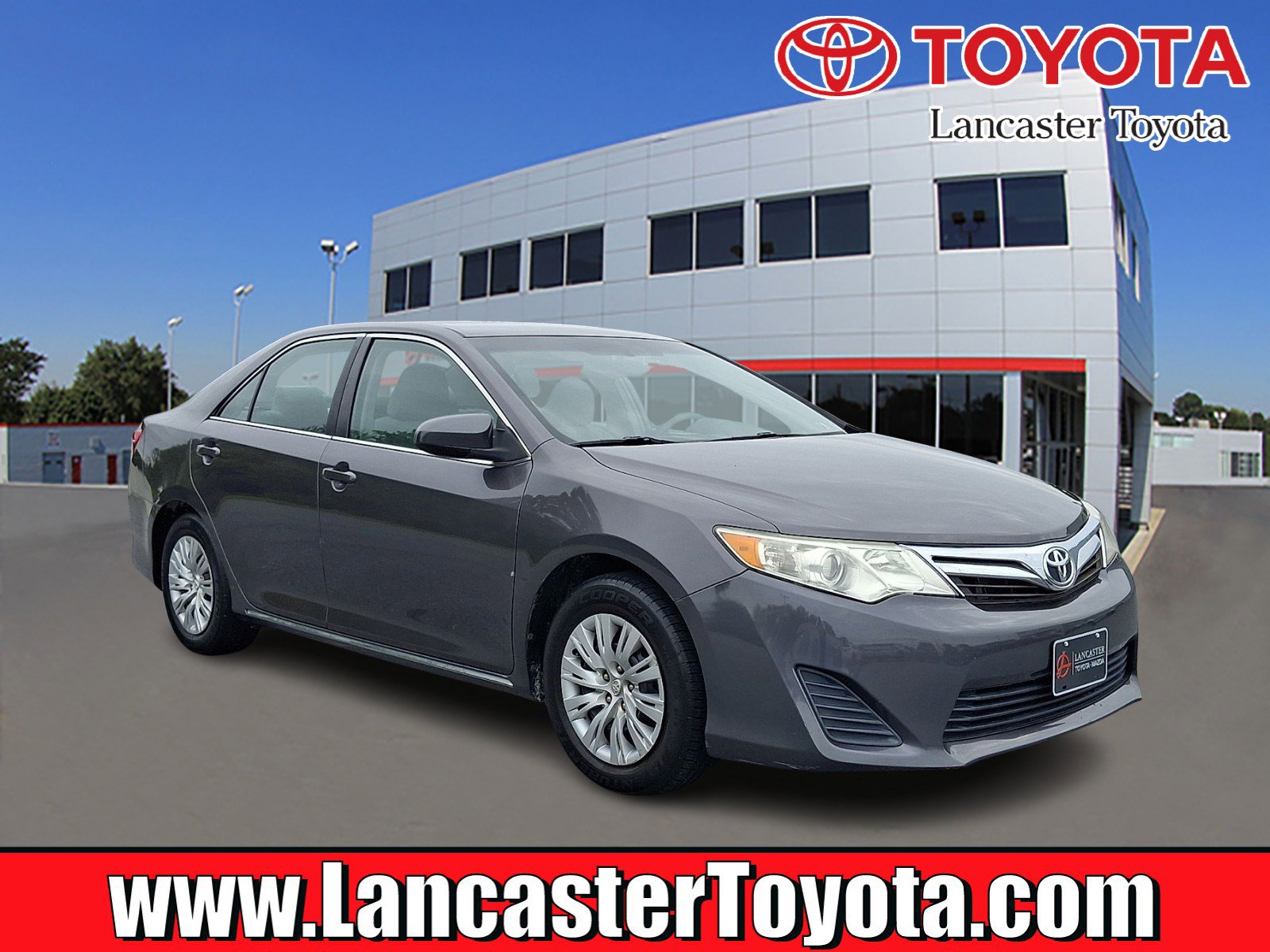 Used 2014 Toyota Camry LE FWD image 1