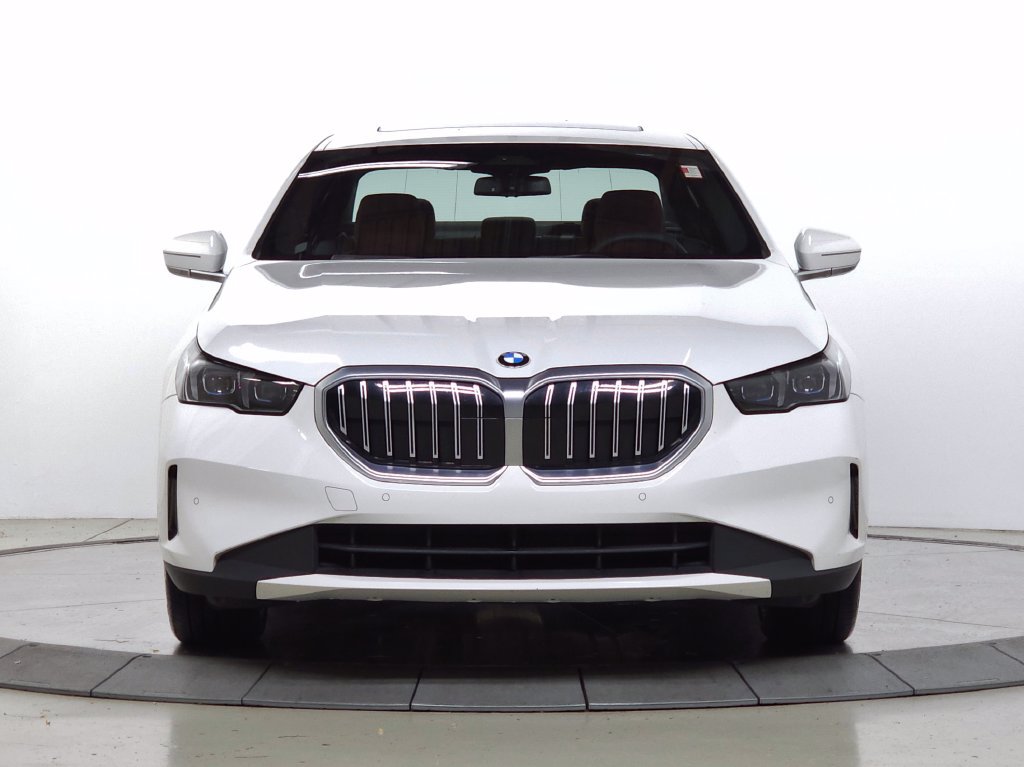 Used 2024 BMW 530i xDrive w/ Convenience Package AWD/4WD image 2