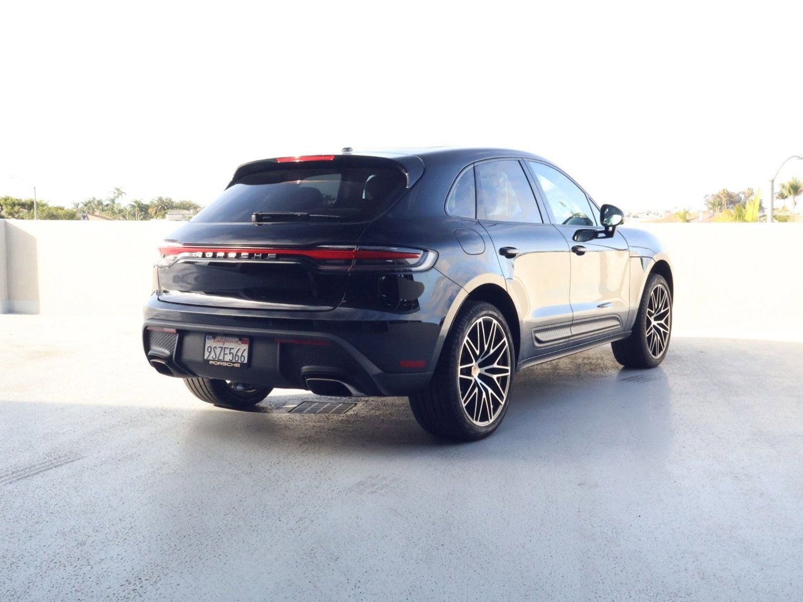Certified 2024 Porsche Macan image 9
