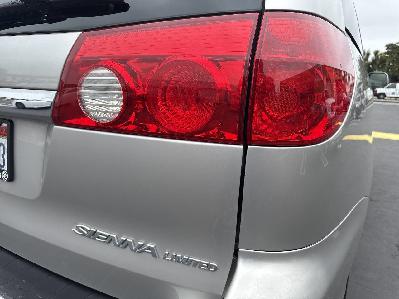 Used 2009 Toyota Sienna XLE Limited FWD image 35