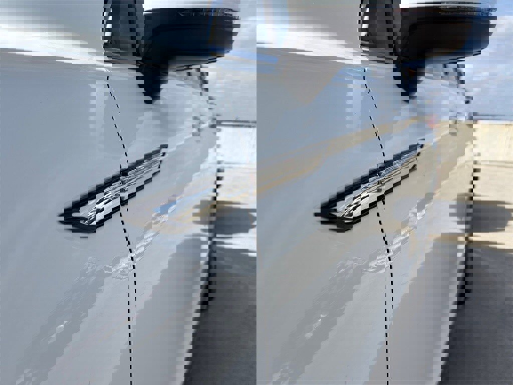 Used 2022 Volkswagen Tiguan SE image 6