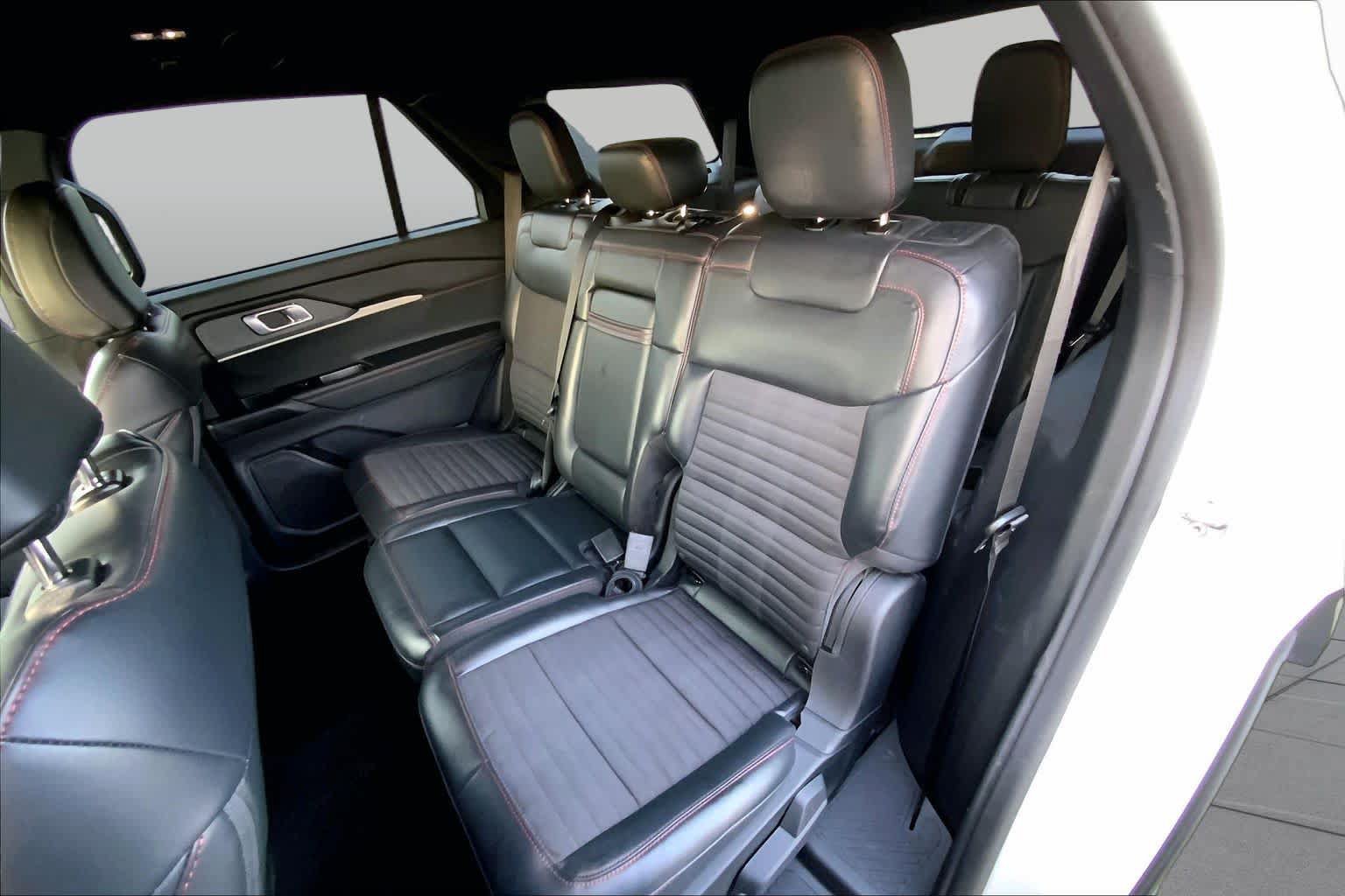 Used 2025 Ford Explorer ST-Line w/ ST-Line Street Pack AWD/4WD image 17