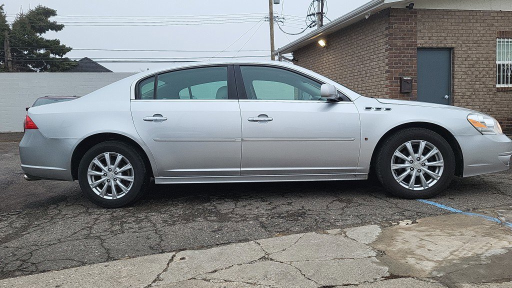 Used 2010 Buick Lucerne CXL w/ Driver Confidence Package image 6