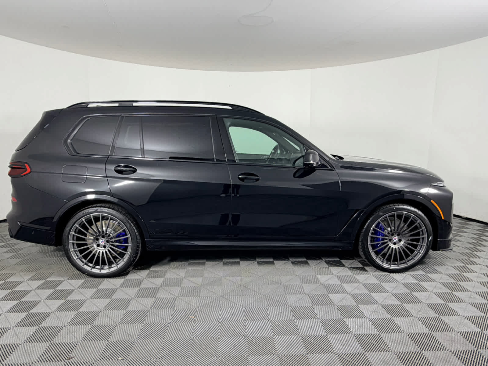 New 2026 BMW ALPINA XB7 AWD/4WD image 2