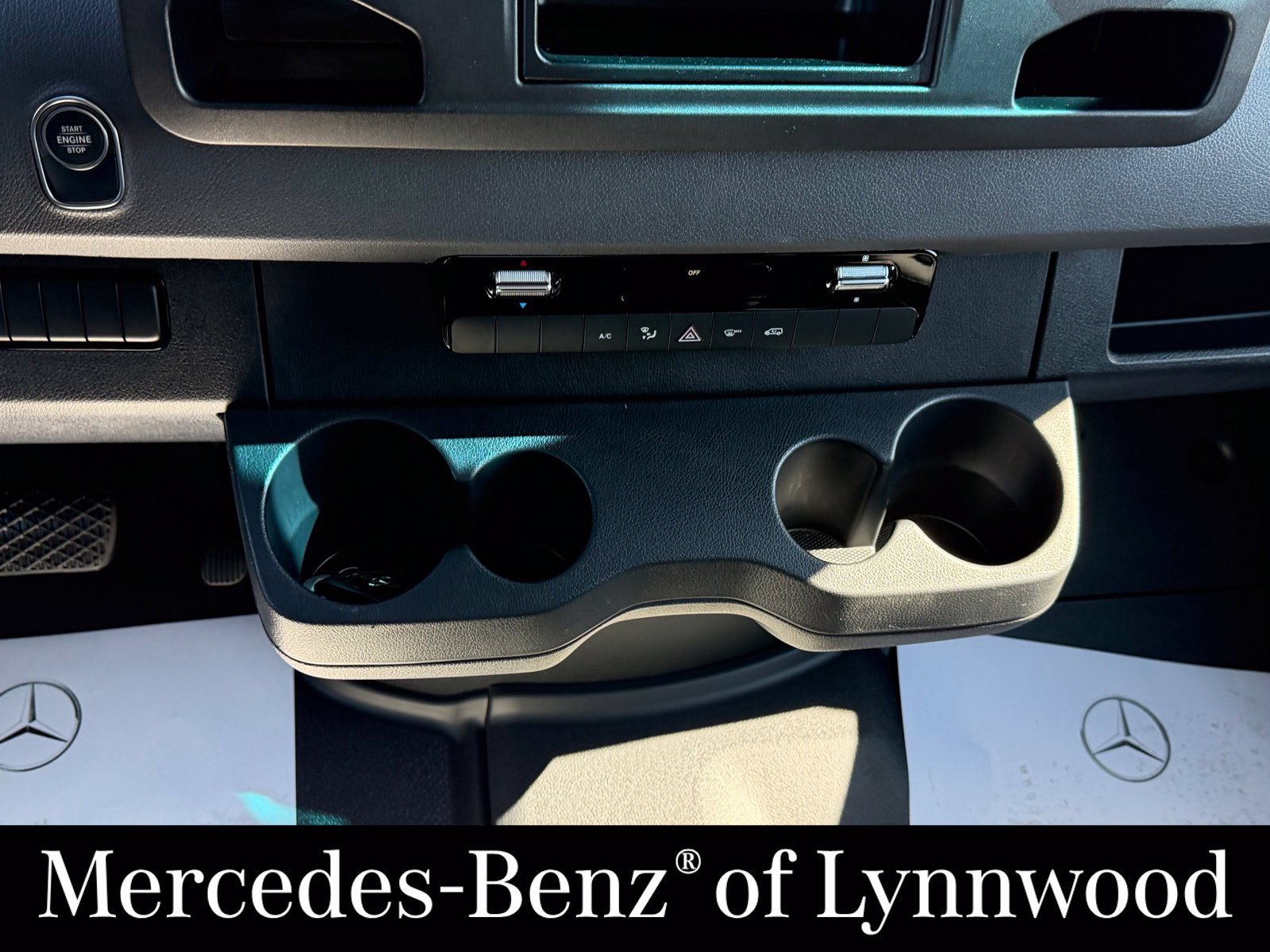 Used 2025 Mercedes-Benz Sprinter 2500 image 16