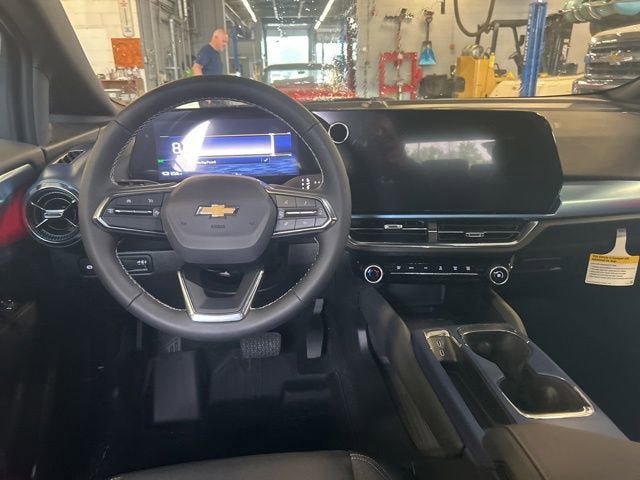 New 2025 Chevrolet Equinox EV LT image 4