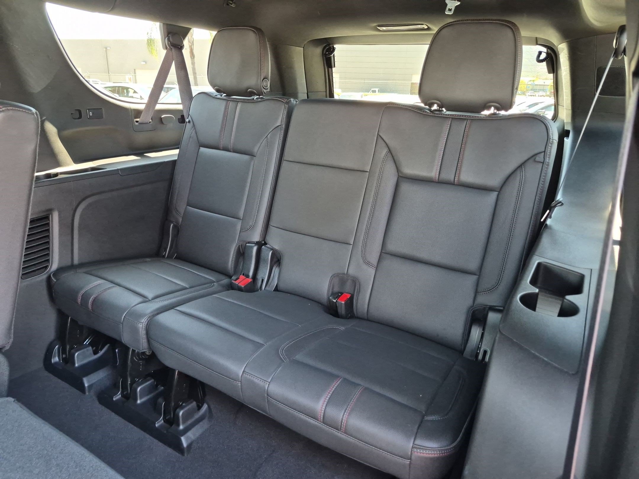 Used 2023 Chevrolet Suburban RST AWD/4WD image 32