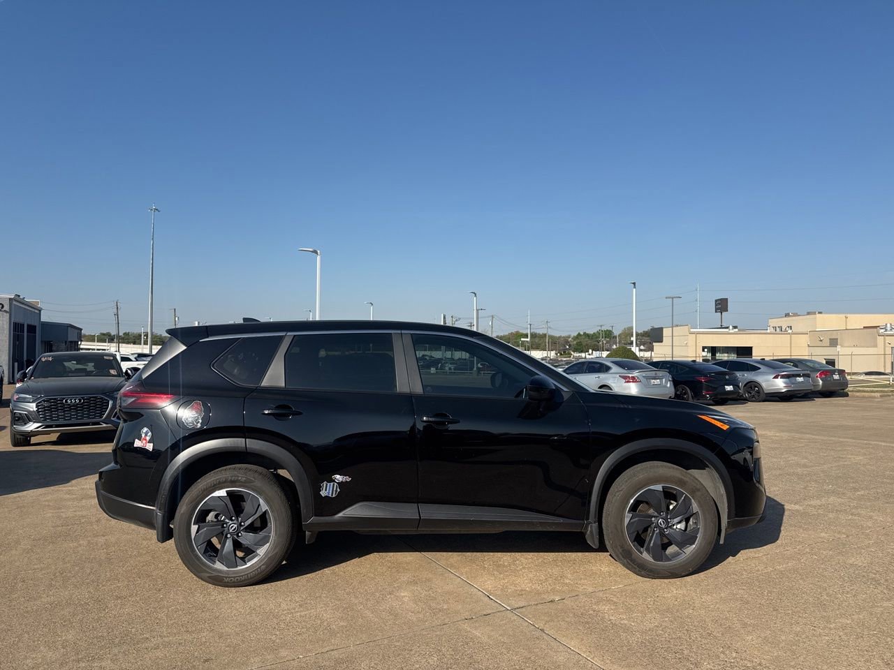 Used 2024 Nissan Rogue SV image 24