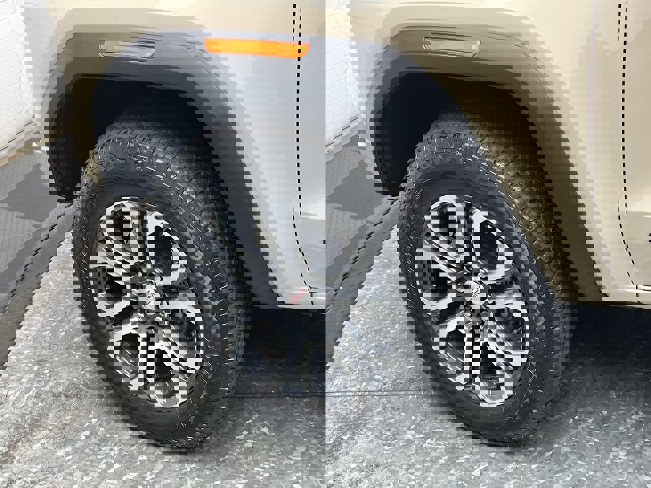 Used 2024 GMC Canyon AT4 w/ Technology Package image 35