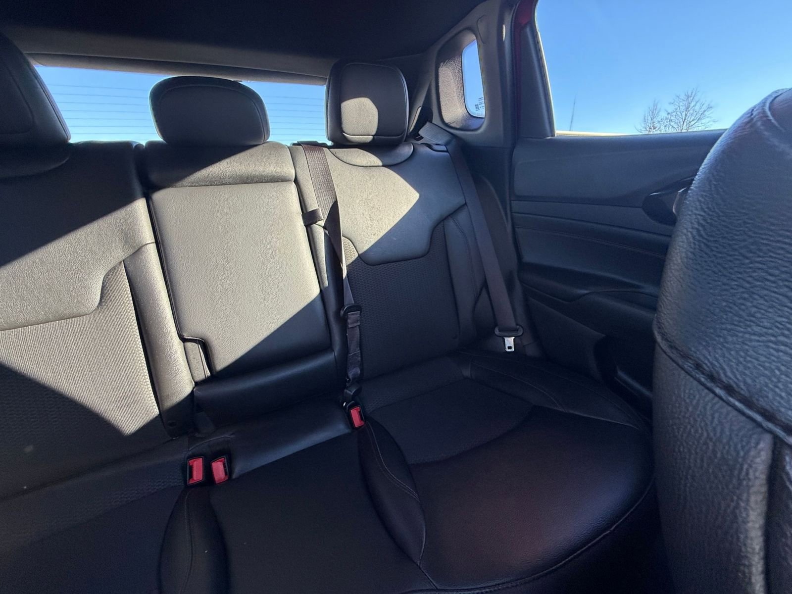 Used 2025 Jeep Compass Trailhawk image 36