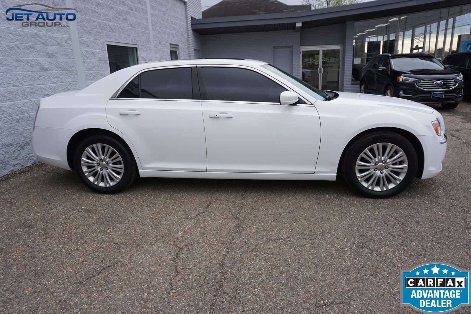 Used 2014 Chrysler 300 AWD w/ Driver Convenience Group image 6