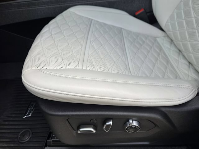 Used 2025 Cadillac Escalade ESV Premium Luxury Platinum w/ LPO, Floor Liner Package AWD/4WD image 23