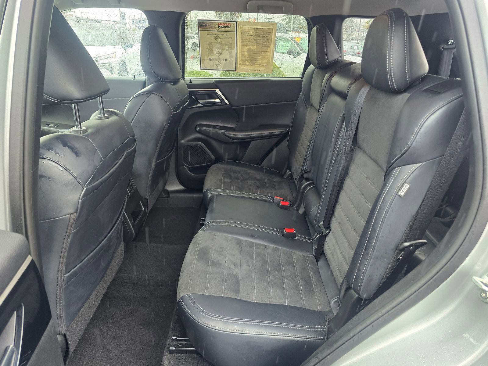 Used 2024 Mitsubishi Outlander SE image 32