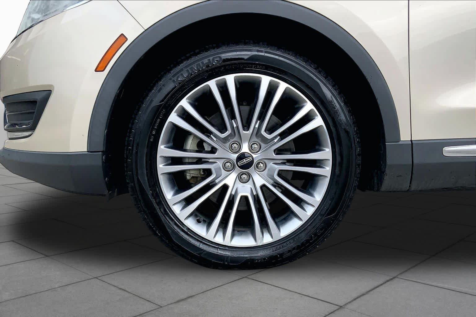 Used 2017 Lincoln MKX Reserve w/ Lincoln MKX Climate Package FWD image 10