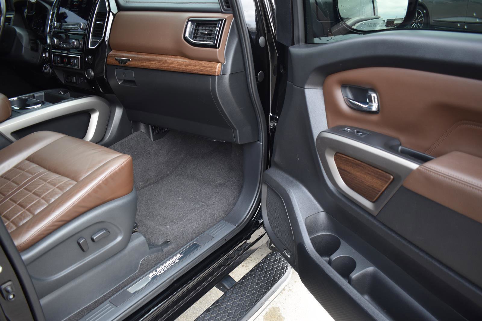 Used 2021 Nissan Titan Platinum Reserve w/ Moonroof Package image 17