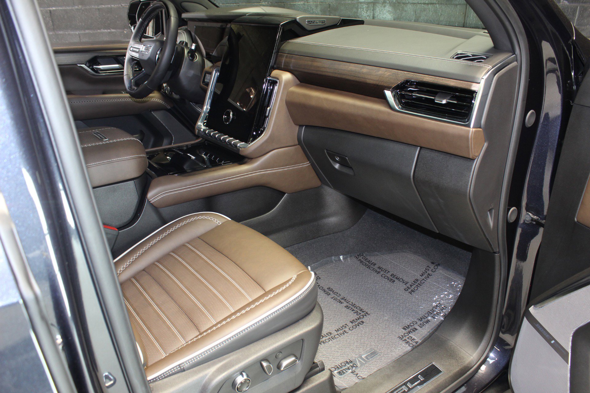 Used 2025 GMC Yukon Denali Ultimate w/ LPO, Floor Liner Package AWD/4WD image 55