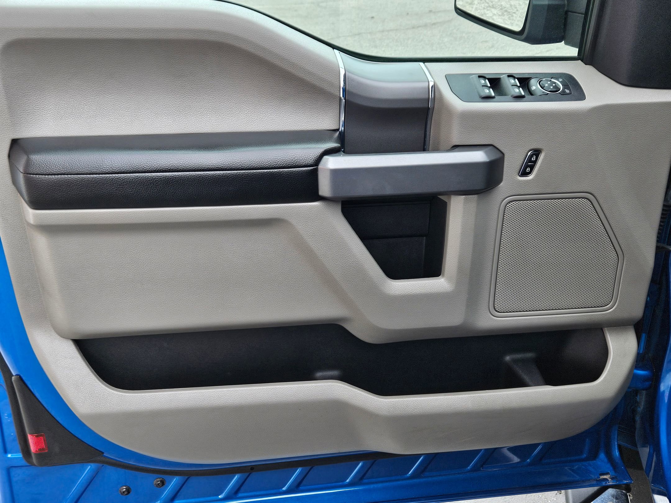 Used 2019 Ford F150 XLT w/ Equipment Group 302A Luxury AWD/4WD image 16