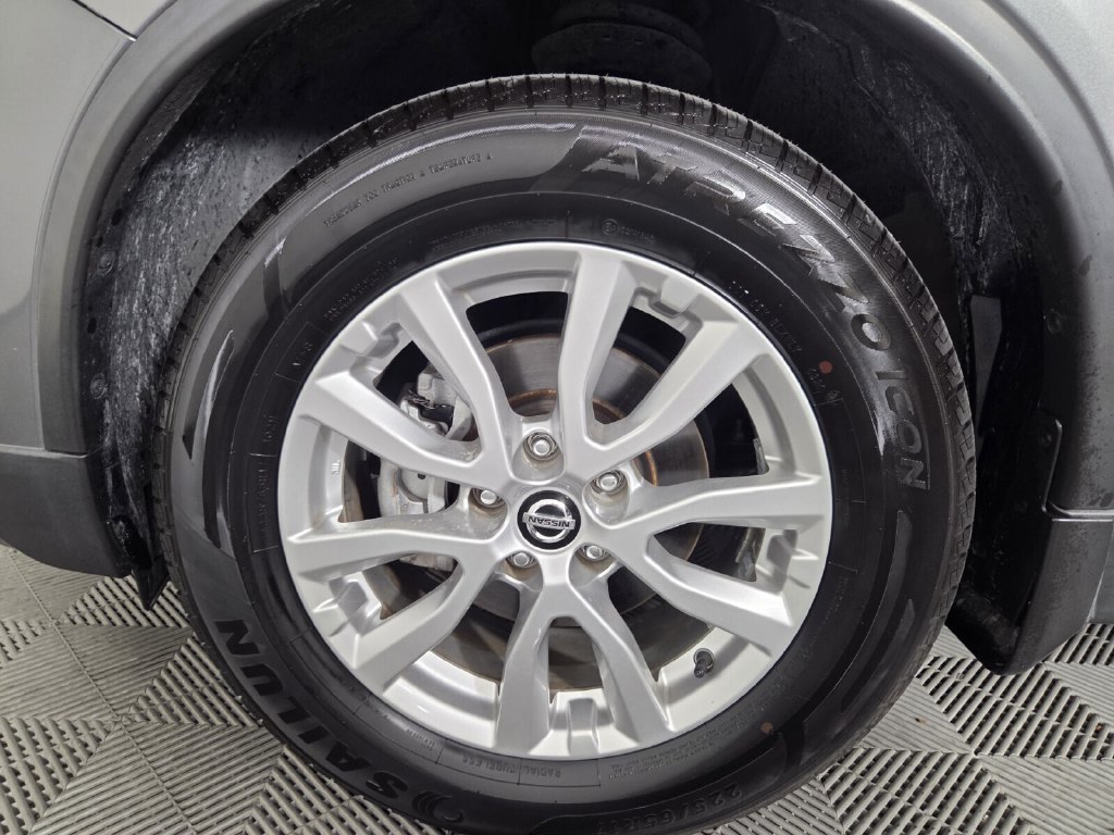 Used 2020 Nissan Rogue S w/ Special Edition Package FWD image 9