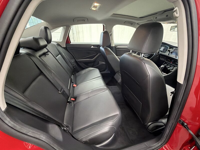 Used 2019 Volkswagen Jetta SE FWD image 14