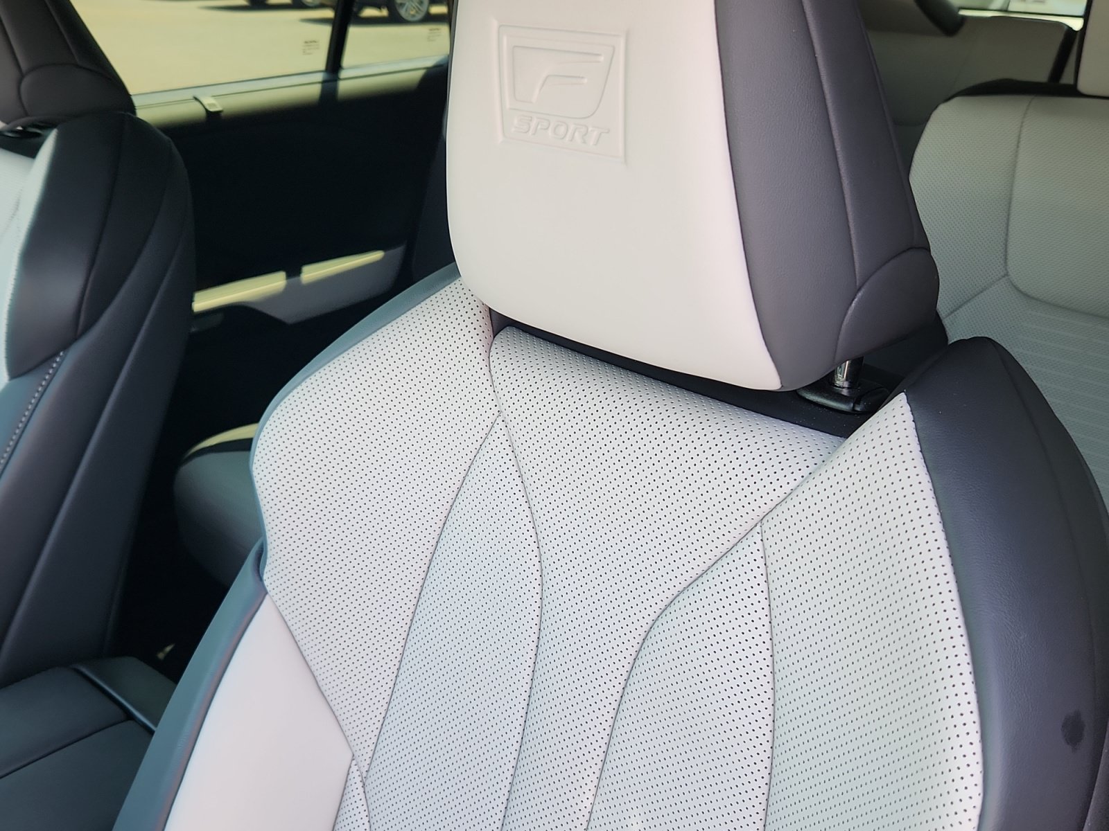 Certified 2026 Lexus TX 500h AWD w/ Technology Package image 31