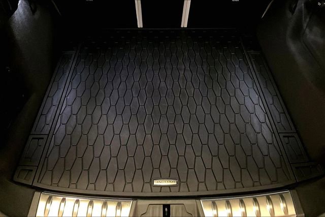 Certified 2025 Jaguar F-PACE R-Dynamic S image 33