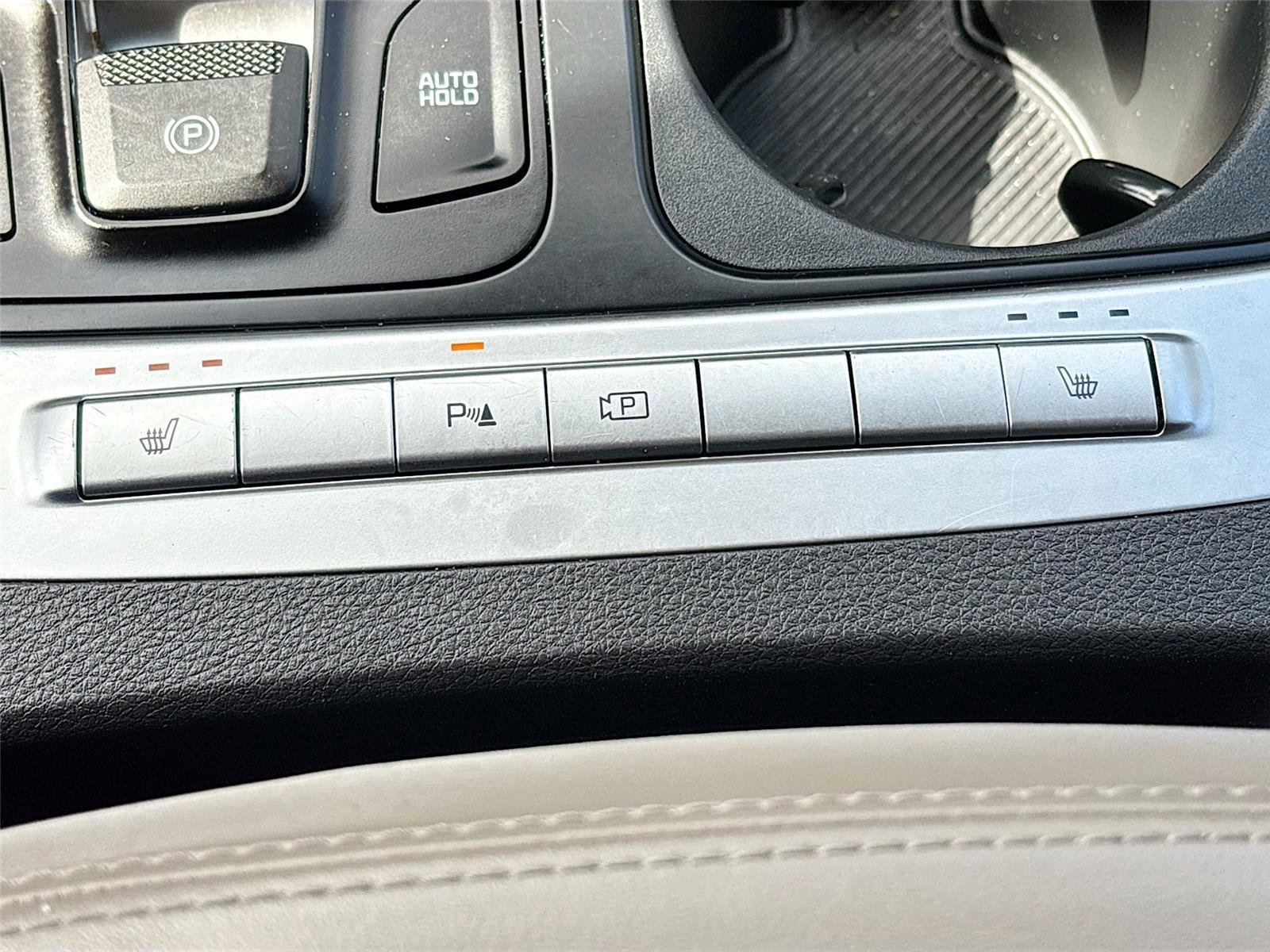 Used 2025 Kia Carnival FWD image 21