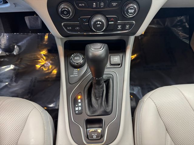 Used 2021 Jeep Cherokee Latitude Lux image 14