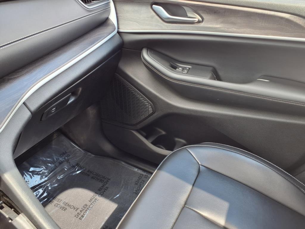 Used 2023 Jeep Grand Cherokee Limited image 23