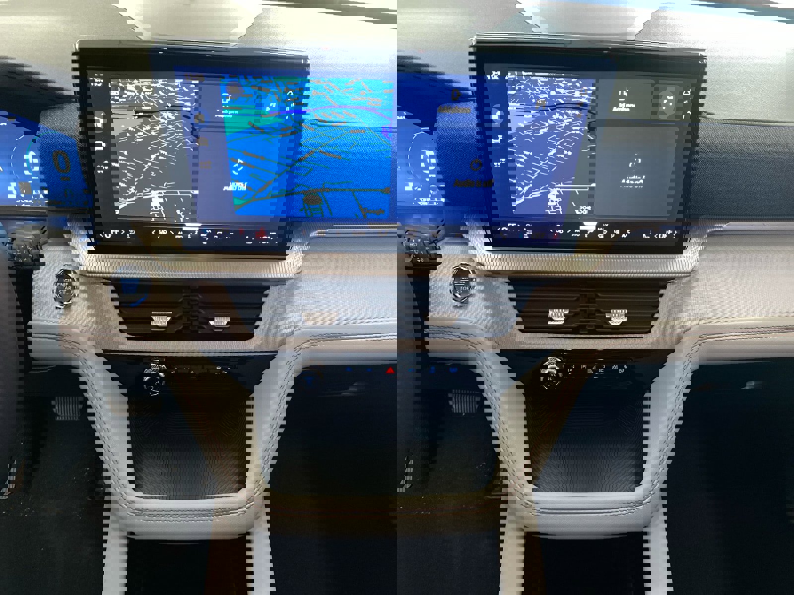 New 2026 Ford Explorer Active w/ Active Comfort Package image 30