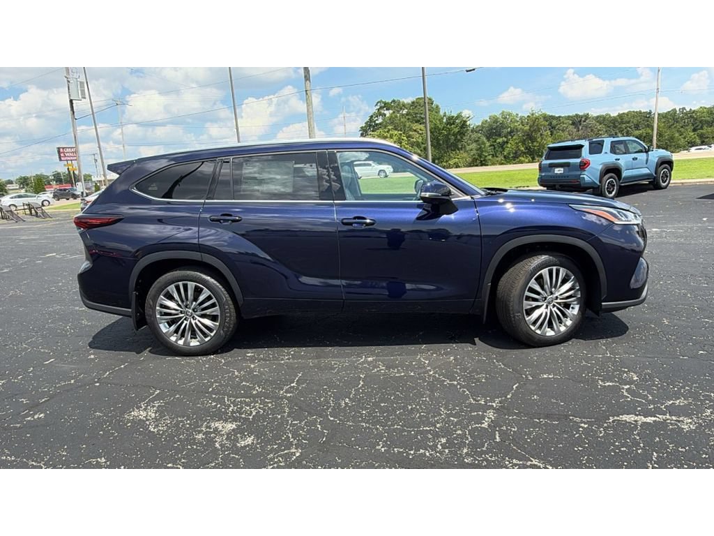 New 2026 Toyota Highlander Platinum AWD/4WD image 10
