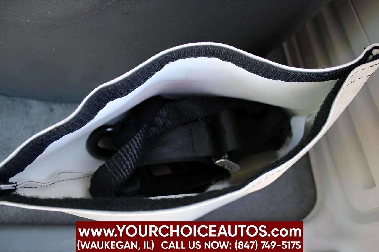 Used 2010 Chrysler Town & Country Touring image 14