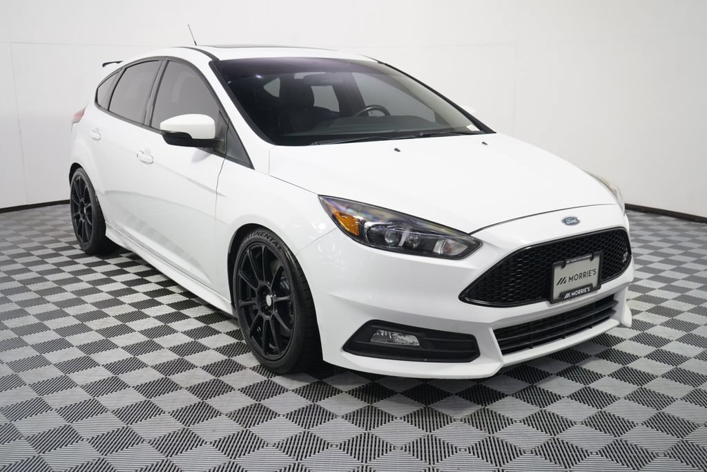 Used 2018 Ford Focus ST w/ Equipment Group 401A FWD image 9