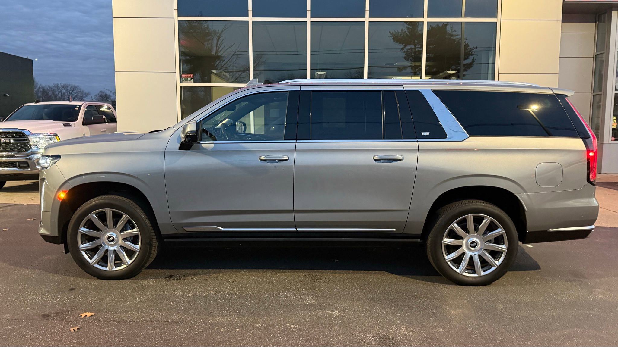 Used 2024 Cadillac Escalade ESV Premium Luxury Platinum w/ Heavy-Duty Trailer Package image 1