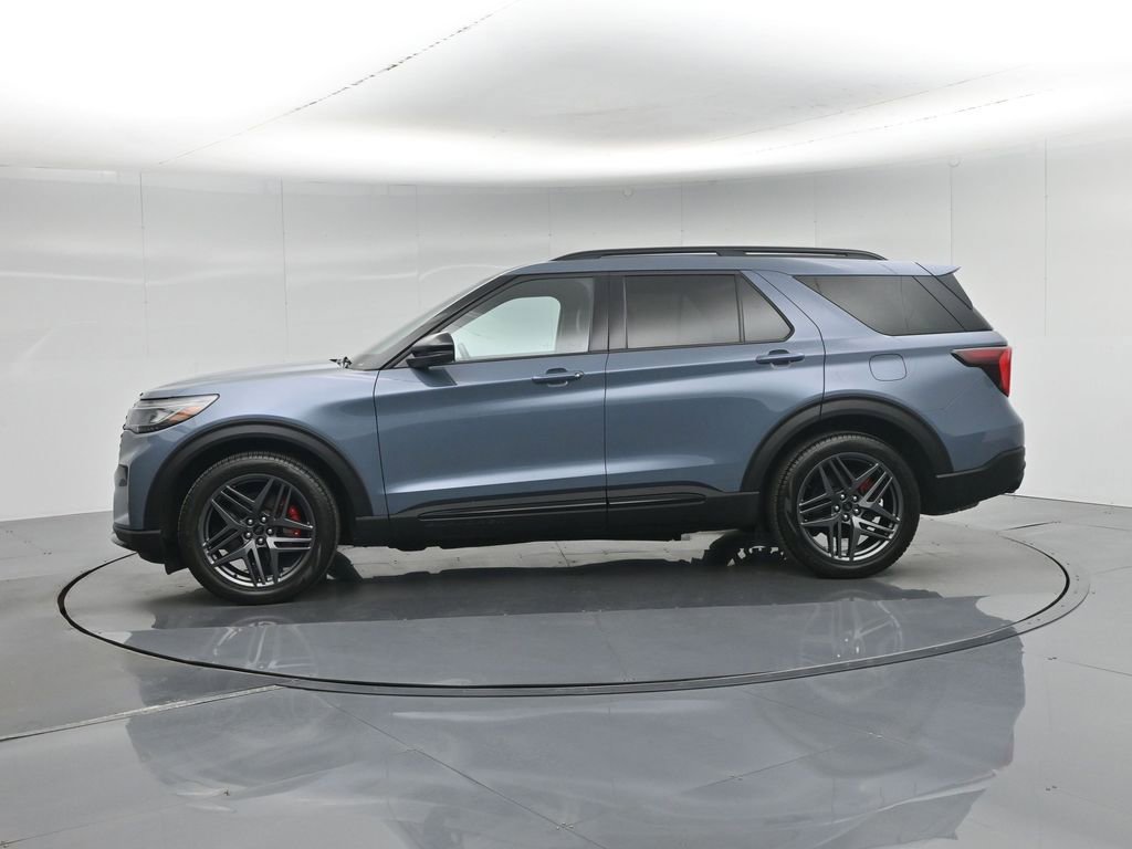 Used 2025 Ford Explorer ST image 32