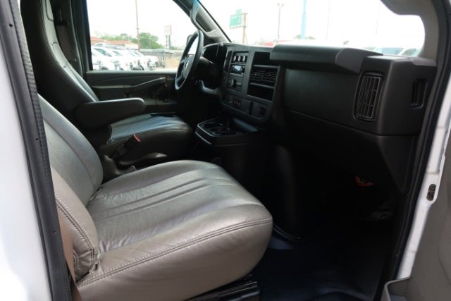 Used 2017 Chevrolet Express 3500 LS image 9