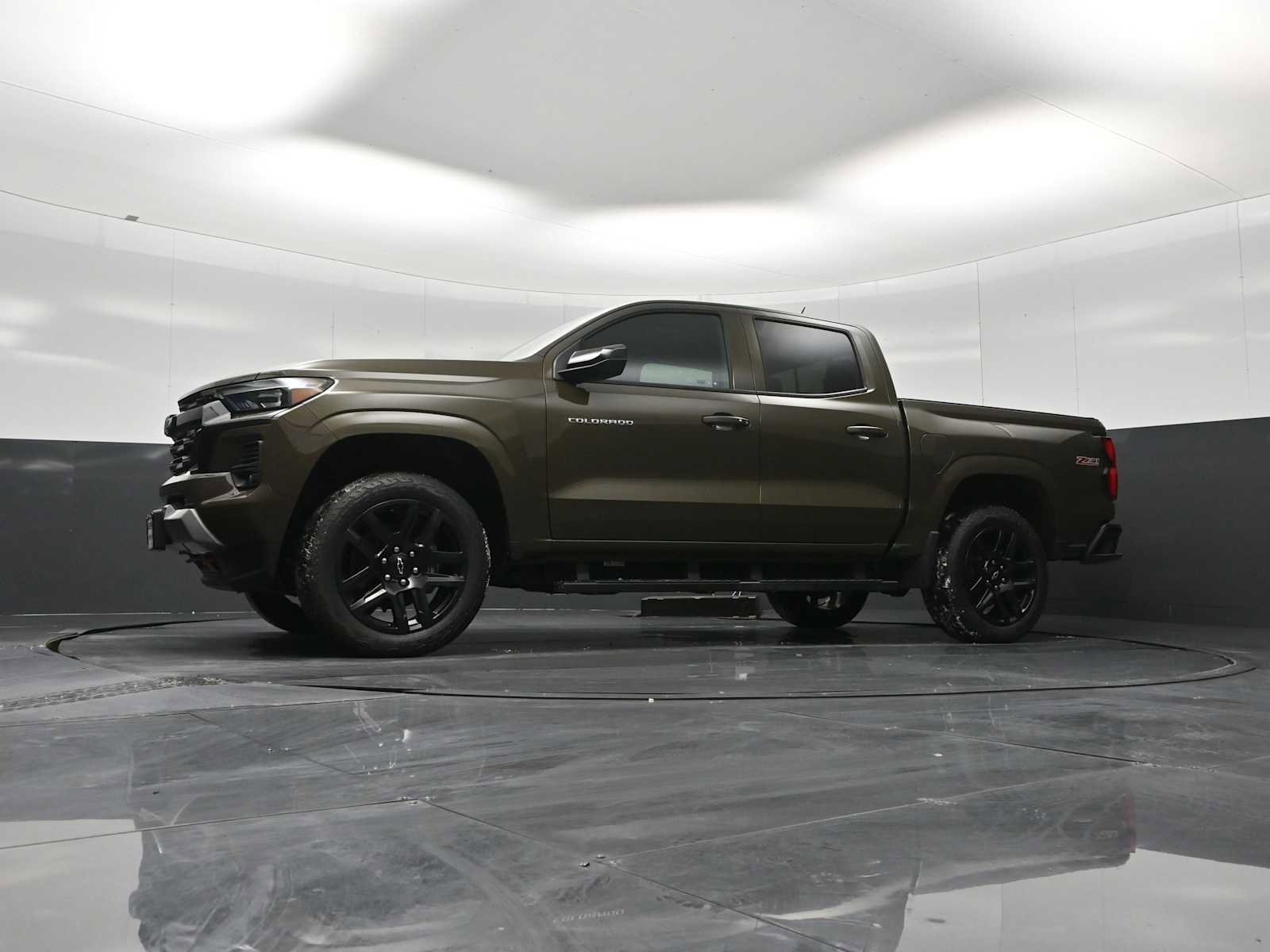 Used 2024 Chevrolet Colorado Z71 w/ Z71 Convenience Package 2 image 21