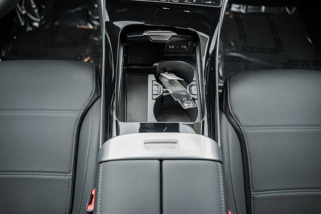 New 2025 Mercedes-Benz C 300 4MATIC Sedan image 28