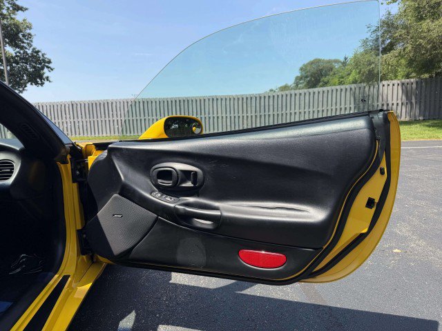 Used 2003 Chevrolet Corvette Convertible w/ Preferred Equipment Group1 RWD image 20
