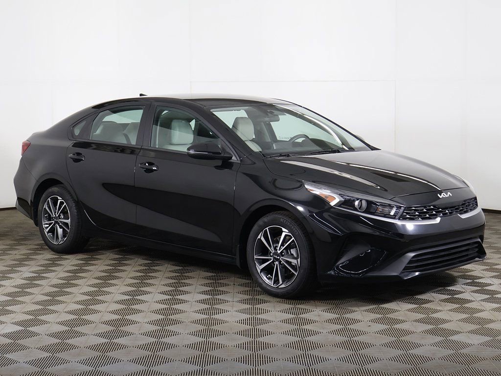Used 2023 Kia Forte LXS w/ LXS Technology Package image 2