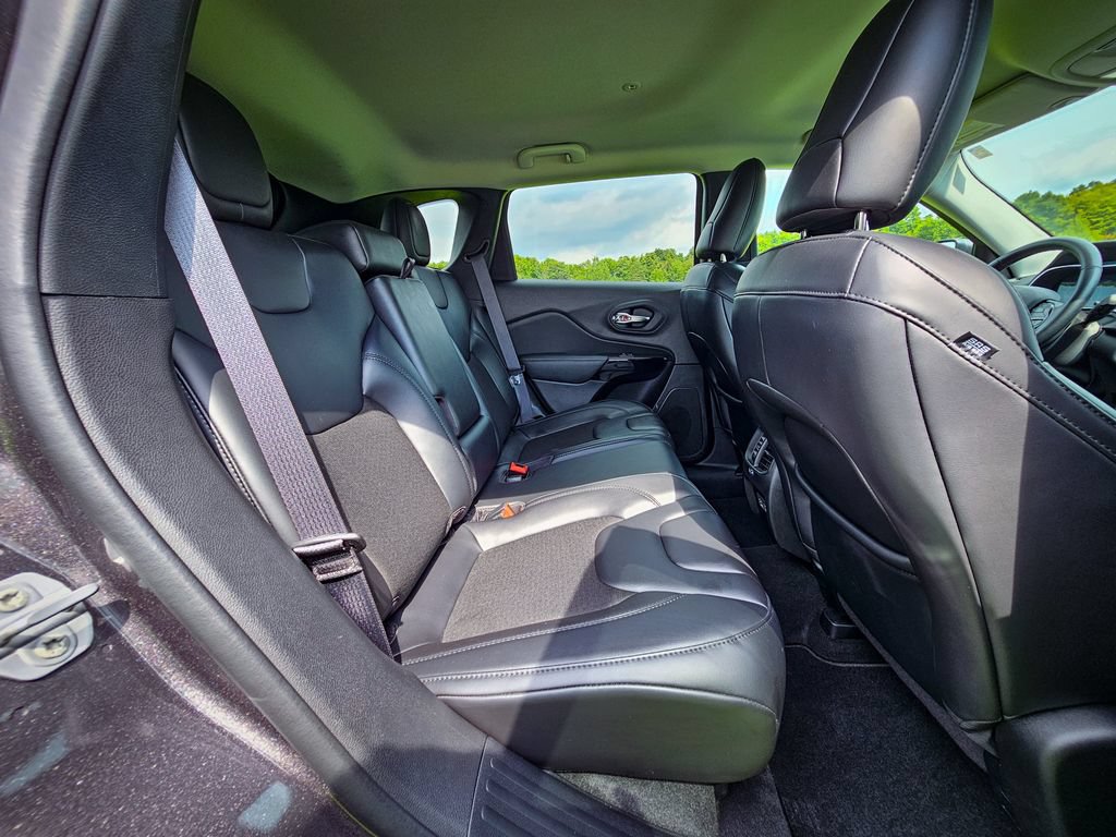 Used 2021 Jeep Cherokee Latitude Plus AWD/4WD image 40