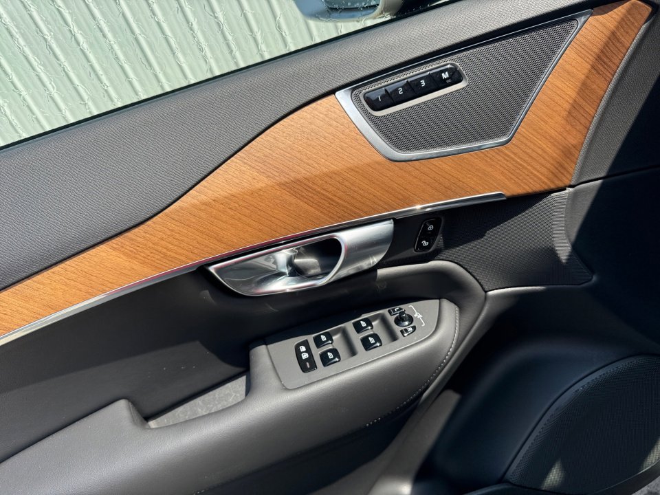 Certified 2024 Volvo XC90 B6 Plus w/ Protection Package image 32