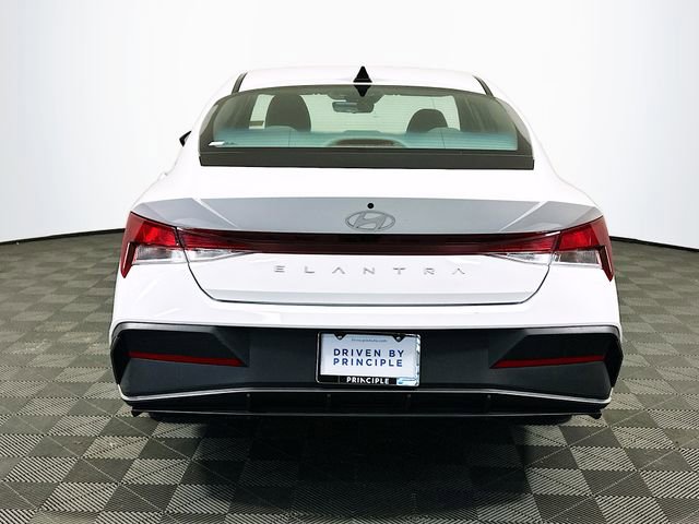 Used 2024 Hyundai Elantra SEL image 7
