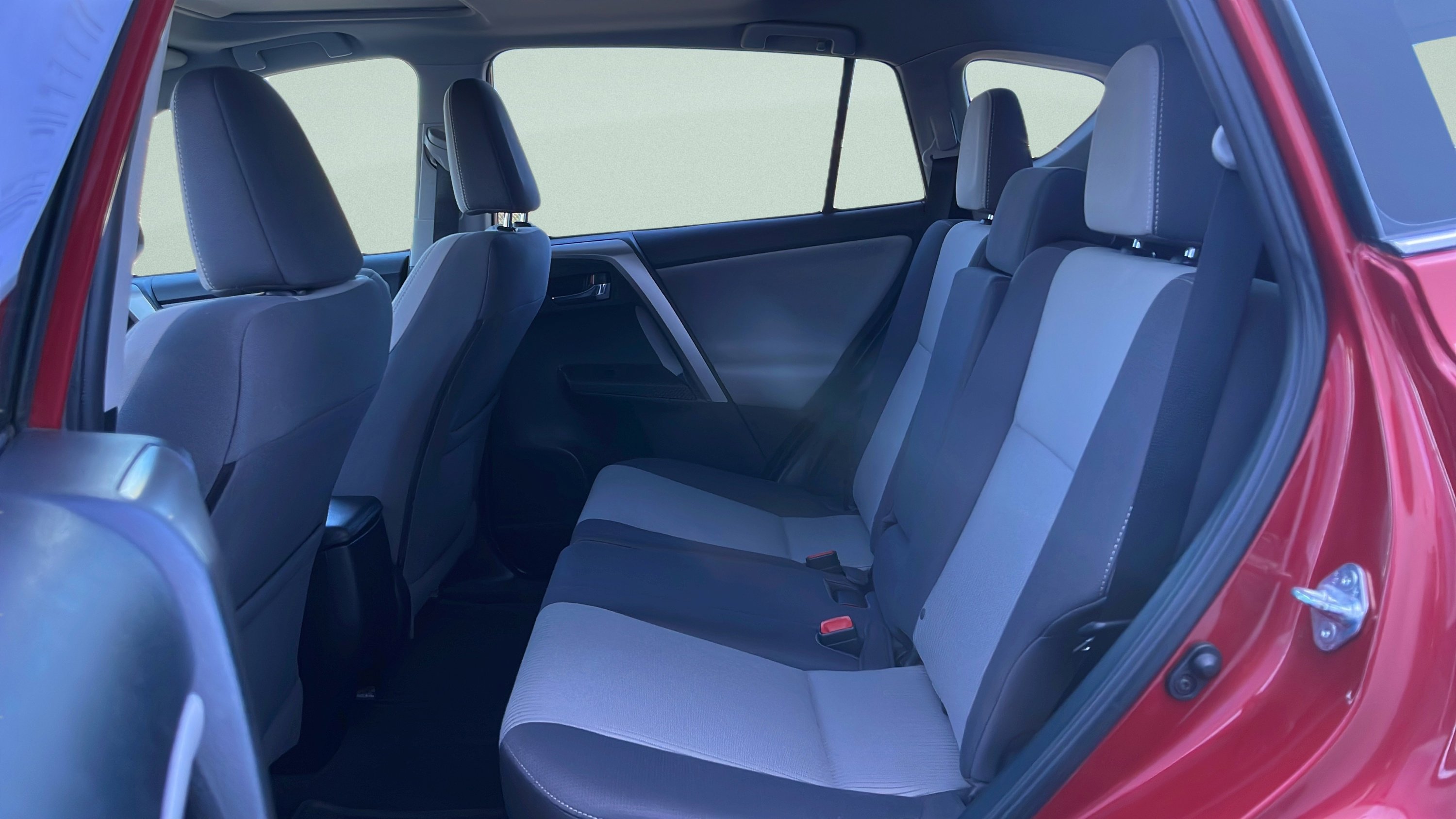 Used 2015 Toyota RAV4 XLE AWD/4WD image 24