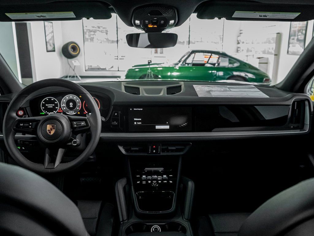 Certified 2025 Porsche Cayenne AWD/4WD image 19