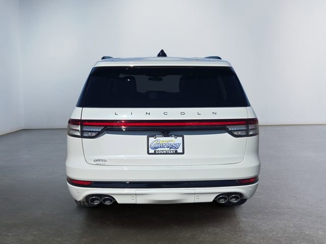 Used 2025 Lincoln Aviator AWD w/ Jet Appearance Package image 4